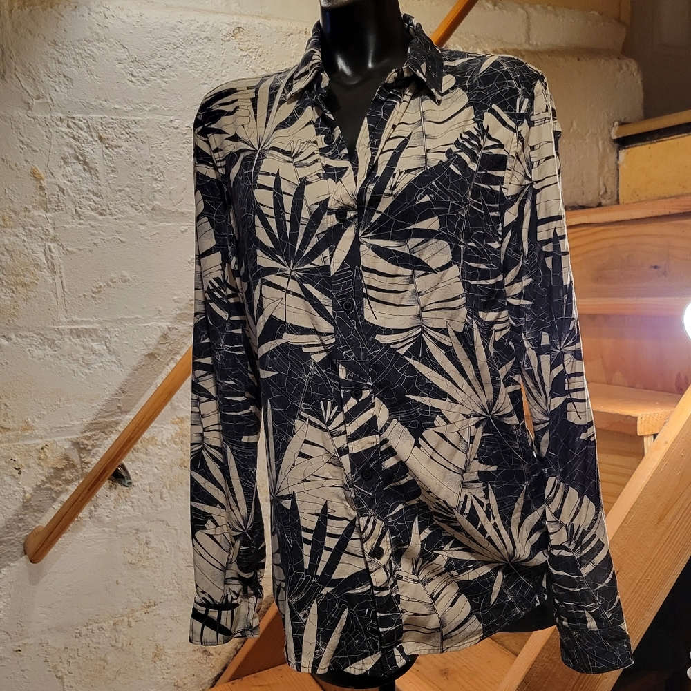 Guess Slim Fit Fossil/Foliage Print Button Down M… - image 1